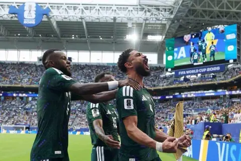 الصحف السعودية تحتفي بتعادل الأخضر أمام أوروجواي في كأس العالم